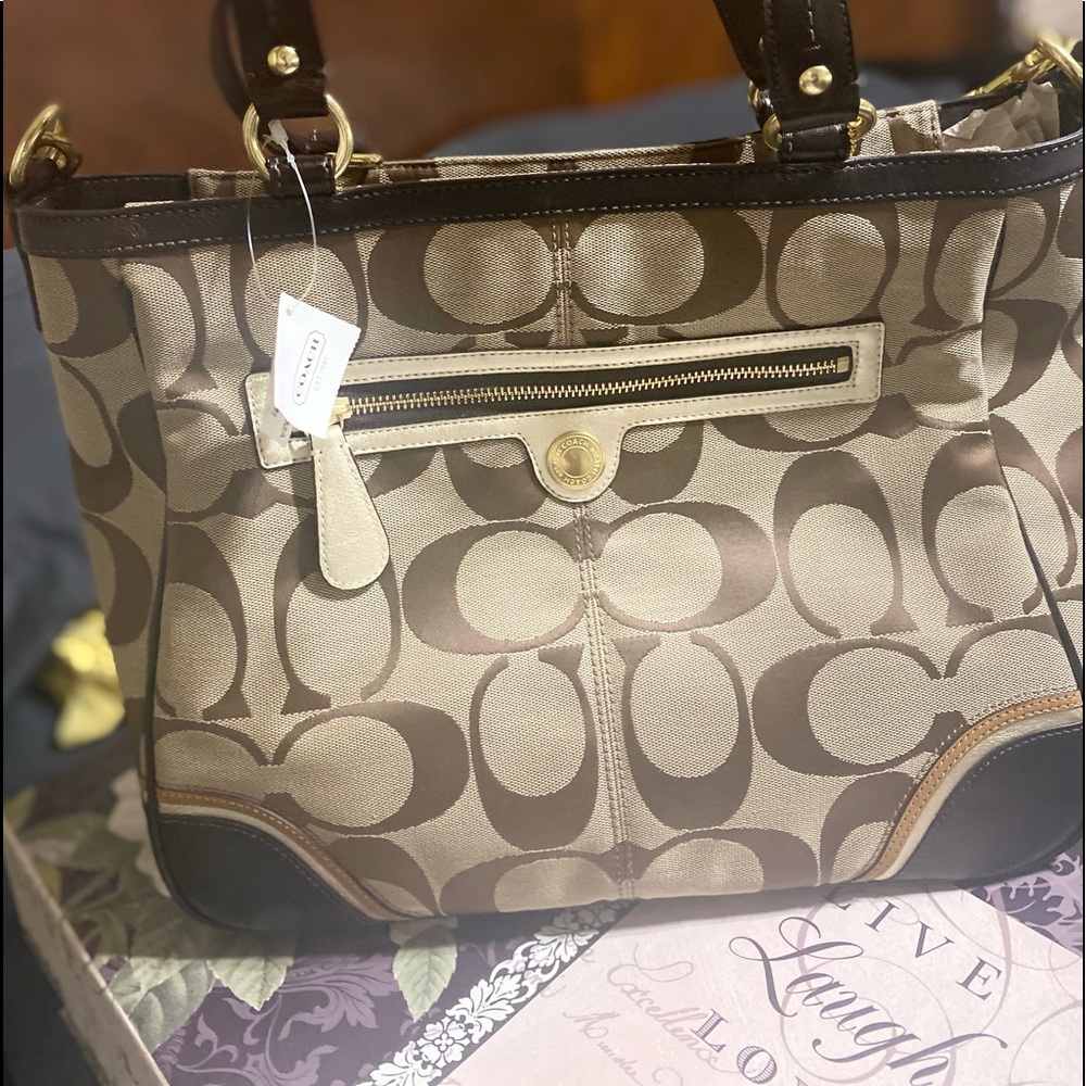 Brand new signature Coach bag - Picture 2 of 10